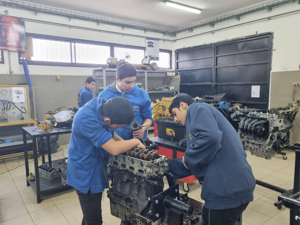 אוטוטרוניקה